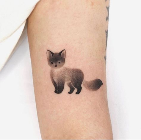 Dotted Tattoo Design, Handpoke Tattoo Ideas, Tattoo Dot Work, Tattoo Puntillismo, Mika Instagram, Maa Tattoo Designs, Stippling Tattoo, Pointillism Tattoo, Micro Tattoo