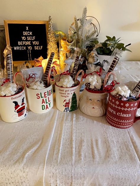 Hot Chocolate Present, Hand Crafted Christmas Gift Ideas, Hot Chocolate Box Gift Ideas, Hot Chocolate Basket Ideas, Christmas Work Gifts, Hot Chocolate Mugs Gift, Hot Chocolate Gift Basket Ideas, Hot Chocolate Christmas Gift, Christmas Gift Ideas For Neighbors