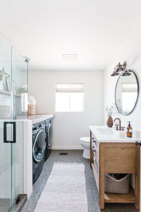 Organic Modern Home Tour in Venice Beach - Haven Bathroom And Laundry Room Combo, Bathroom Laundry Room Combo, Laundry Bathroom Combo, Laundry Room Bathroom Combo, Bathroom With Laundry, Basement Laundry, Laundry Room Renovation, Bathroom Laundry Room, Laundry Room Bathroom