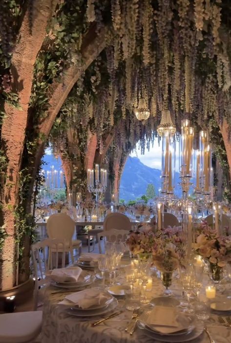 Light Wedding Aesthetic, Wedding Venue Indoor Elegant, Spring Wedding Whimsical, Fairylight Wedding Decor, Wedding Full Of Flowers, Dream Wedding Forest, Dreamy Fairytale Wedding, Enchanted Forest Wedding Venue Fairytale, Pretty Wedding Locations