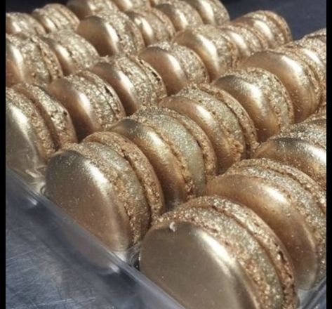 Kue Macaroon, 20th Bday, Golden Birthday, Gold Girl, בר מצווה, Gold Aesthetic, Kraf Diy, French Macarons, Gold Party