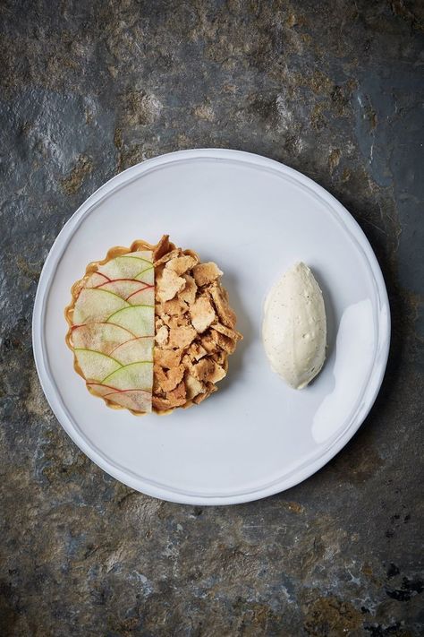 Dom Auger takes inspiration from humble apple crumble to create this stunning filo tart. Cooking apples are stewed down and mixed through caramel for a sweet and tart filling, which is topped with an apple carpaccio and flakes of koji and hazelnut crumble. This would make an excellent fancy dinner party dessert as every element of the dish can be made in advance and kept in the fridge/freezer/airtight container until ready to assemble. Apple Crumble Plating Ideas, Apple Pie Presentation, Winter Desserts Fine Dining, Plated Apple Pie Dessert, Cheesecake Fine Dining Plating, Apple Tart Recipe, Xmas Desserts, Fine Dining Desserts, New Year's Desserts