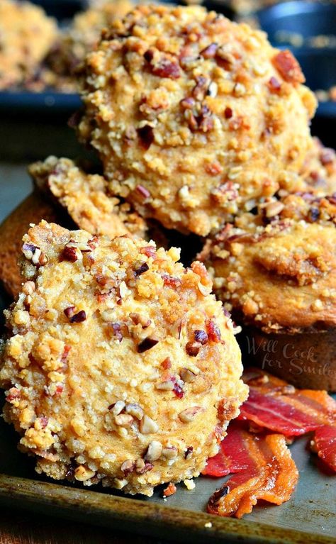 Maple Bacon Streusel Muffins 1 from willcookforsmiles.com #muffins Maple Bacon Breakfast, Bacon Bread Recipe, Maple Bacon Pancakes, Maple Muffins, Bacon Muffins, Will Cook For Smiles, Bacon Dishes, Maple Recipes, Pecan Muffins