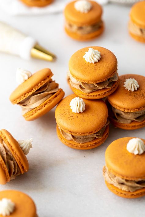 Pumpkin Cream Cheese Macarons, Macaroons Buttercream Filling, Good Recipes For Thanksgiving, Pumpkin Pie Macarons Recipe, Pumpkin Macaroons Recipe, Sweet Potato Macarons, Pumpkin Chai Macarons, Pumpkin Pie Flavored Desserts, Halloween Macaroons Recipe