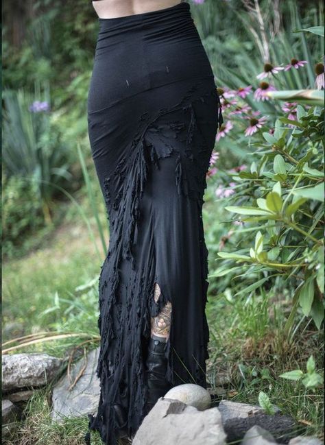 Sea Witch Costume, Witch Skirt, Strega Fashion, Look Boho Chic, Dark Mori, Witch Costumes, Look Festival, Chiffon Blouses, Goth Look