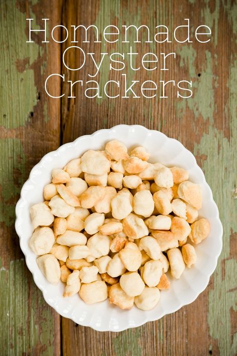 Homemade Ritz Crackers, Oyster Crackers Recipe, Homemade Crackers Recipe, Homemade Oreo Cookies, Ritz Cracker Recipes, Graham Cracker Recipes, Crackers Recipe, Homemade Graham Crackers, Oyster Crackers