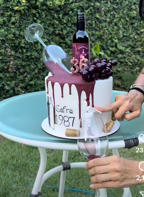 Wine Themed Cake, Wine Cake Ideas Birthday, Wine Cake Designs, Wine Birthday Cake, Wine Theme Cakes, Birthday Cake Wine, 49ers Cake, 50th Birthday Cake For Women, Wine Bottle Cake