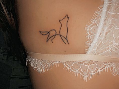 Small Wolf Tattoo For Women Simple, Dainty Wolf Tattoo, Coyote Tattoo, Wolf Tattoos For Women, Small Wolf Tattoo, Paris Tattoo, Wolf Tattoo, Fine Line Tattoos, Couple Tattoos