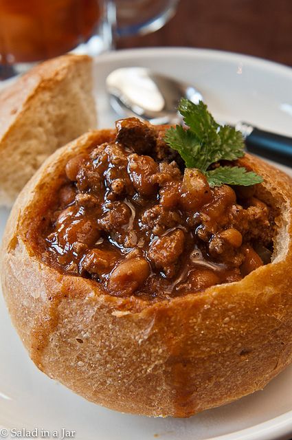 Cincinatti Chili, Cincinnati Chili Recipe, Bread Bowl Soup, Homemade Bread Bowls, Bread Bowl Recipe, Cincinnati Chili, Bread Bowl, Salad In A Jar, Bread Machine Recipes