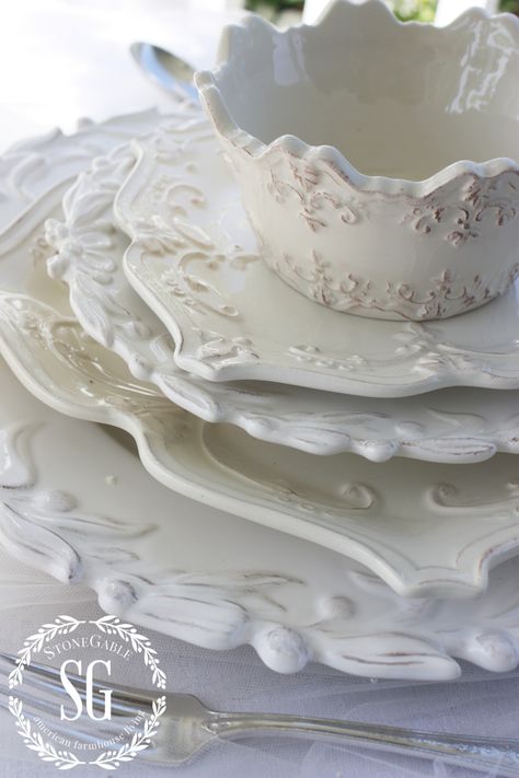 Tafel Decor, Keramik Design, China Dishes, White Dishes, Beautiful Plates, China Patterns, Beautiful Dishes, Southern Belle, Beautiful Table