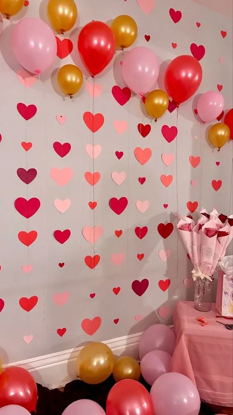 100+ Super Romantic Valentines Decorations on a Budget - HubPages Hearts Birthday Party Theme, Ideas Amor Y Amistad, Aesthetic Valentines Day, Valentines Day Aesthetic, Valentine Backdrop, Aesthetic Valentines, Ideas Valentines Day, Valentines Party Decor, Dance Decorations