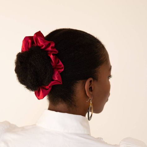 Black Satin Scrunchie, How To Style Scrunchies, Bun With Scrunchie, Scrunchies Hairstyle, High Buns, Low Ponytails, Hair Like Wool, Red Scrunchie, Diy Hair Scrunchies