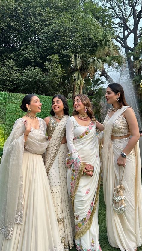 Desi Bridesmaids Aesthetic, Saree Outfit For Friends Wedding Indian, Desi Bridesmaids Outfits, Bridesmaid Indian Outfits, Lehenga Aesthetic, Indian Bridesmaids Outfits, Indian Wedding Bridesmaids, Bridesmaid Indian, Wedding Outfits Indian