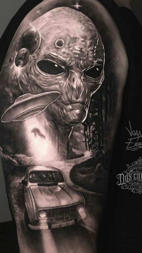 Neo Traditional Alien Tattoo, Realistic Alien Tattoo, Space Alien Tattoo, Alien Tattoo Sleeve, Alien Tattoo Design, Alien Tattoo Ideas, E.t Tattoo, Kitten Tattoo, Ufo Tattoo