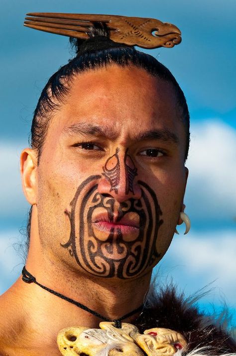 maori Ta Moko Tattoo, Maori Warrior, Maori People, Māori Culture, Facial Tattoos, Maori Art, Maori Tattoo, Face Tattoo, People Of The World