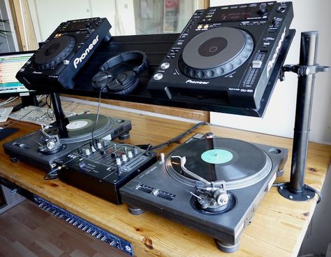 IKEA Hackers: Ikea shoe rack transformed into DJ-furniture Stolmen Ikea, Dj Furniture, Ikea Shoe Rack, Dj Studio, Dj Table, Dj Stand, Ikea Shoe, Dj Room, Dj Setup