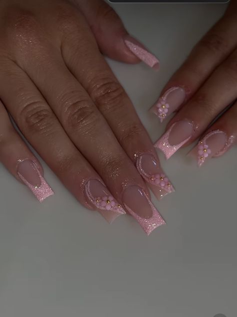 Short Nails Acrylic Lavender, Cute Simple Quince Nails, Acrylic Nails Ideas Short Pink, Quinceanera Nails Medium Length, Pink Nails Prom Sparkle, Quince Nails Glitter, Birthdays Nails Acrylic, Square Nail Designs Glitter, Bday Nails Medium Length