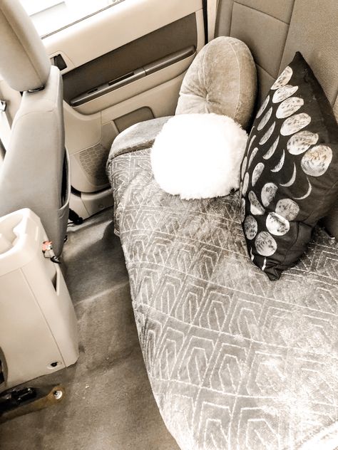 cute car set up — backseat — VSCO Jeep Backseat Ideas, Car Decorations Back Seat, Car Decorations Interior Neutral, Comfy Car Aesthetic, Comfy Backseat Car, Vsco Car Interior, Car Insurance Holder, Cozy Backseat Car, Backseat Of Car Aesthetic