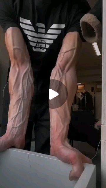 GLOWUP | FITNESS | LIFESTYLE on Instagram: "Forearm Veins Tutorial.....⚠️ How to get veiny hands in 5 minutes  . . . . . . . . . . #gym #explorepage #fitness #forearmexercise #forearm #veins #veins #fitnesstips #gymmotivation #fyb" Veiny Hands Tutorial, Forearm Veins, Arm Veins, Veiny Hands, Hands Tutorial, Forearm Workout, Next To Normal, Hand Exercises, Fitness Lifestyle