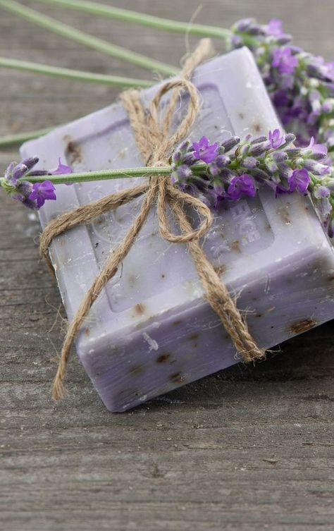 Cold Press Soap Recipes, Wildflower Party, Cold Process Soap Designs, Soap Photography, Easy Soap Recipes, Handmade Soap Recipes, Pretty Soap, Decorative Soaps, Purple Wedding Flowers