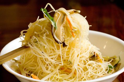 Mai Fun Noodles Recipe, Vegetable Mei Fun Recipe, Mei Fun Noodles, Mei Fun Recipe, Mai Fun, Taking Pictures Of Food, Mei Fun, Chinese Buffet, Pictures Of Food