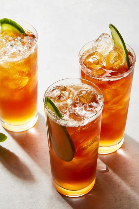 This simple, low-alcohol summertime cocktail only needs two ingredients: fragrant Pimm’s liqueur and some ginger ale or ginger beer. Pimms Cocktail, Ginger Ale Cocktail, Ginger Soda, Homemade Ginger Ale, Pimms Cup, Summertime Cocktail, Sparkling Lemonade, Iced Tea Maker, Tea Brewer