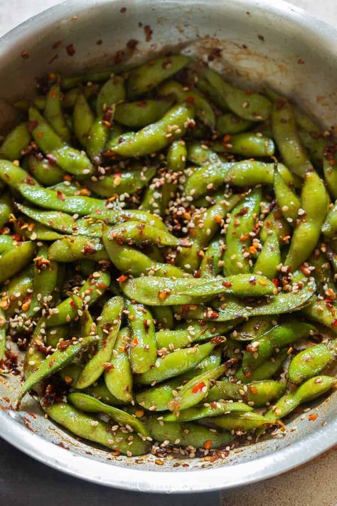 edamame cooked in skillet Edamame Seasoning Recipe, Edamame Side Dish, Sauce For Edamame, Edemame Recipes Frozen, Sauteed Edamame, Seasoned Edamame Recipe, Cooking Edamame, Spicy Edamame Recipes, Seasoned Edamame