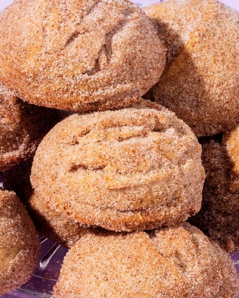 How to Make Bizcochitos (Mexican Shortbread Cinnamon Sugar Cookies) - Chicano Eats Easy Mexican Cookies Recipes, Mango Agua Fresca, Mexican Cookies Recipes, Chocoflan Recipe, Agua Fresca Recipe, Mexican Cookies, Mexican Sweets, Mexican Pastries, Mexican Sweet Breads