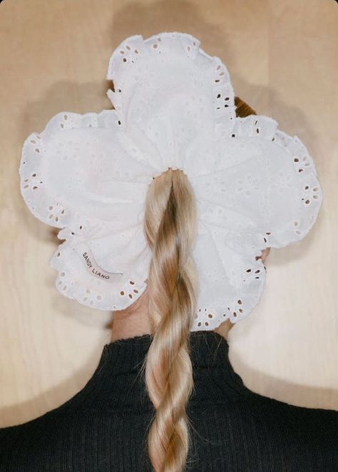 Sandy Liang Flower Scrunchie, Flower Scrunchies Diy, Sandy Liang Scrunchie, Product Photography Hair Accessories, Crochet Flower Scrunchie, Boyfriend Wishlist, Flower Scrunchie, Sandy Liang, 가을 패션