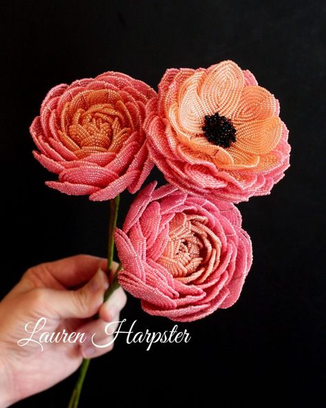 French Beaded Ranunculus by Lauren Harpster #frenchbeadedflowers Wire Creatures, Beaded Flower Bouquet, Beading Flowers, French Beading, Beaded Bouquet, Flowers Peony, Globe Amaranth, Beaded Flowers Patterns, Seed Bead Flowers