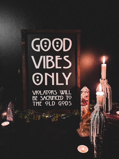 Transform your space with our Handmade Gothic Witchy Wooden Sign, perfect for adding a touch of mystique and humor to your home decor. This unique sign is framed with high-quality 2" x 1" pine wood, stained in a rich dark walnut color, and measures 20" tall, 14" wide, and 2" thick. ✨ Key Features: Gothic Charm: The sign reads "Good Vibes Only. Violators will be sacrificed to the old gods" in a witchy gothic font, painted in flat white on a black background. High-Quality Materials: Framed with da Edgy Kitchen Decor, Witchcraft Home Decor, Dark Witchy Home Aesthetic, Dark Witchy Decor, Witchy Wall Art Diy, Dark Boho Apartment, Boho Living Room Wall Decor Ideas, Dark Boho Home Decor, Witchy Hippie Aesthetic