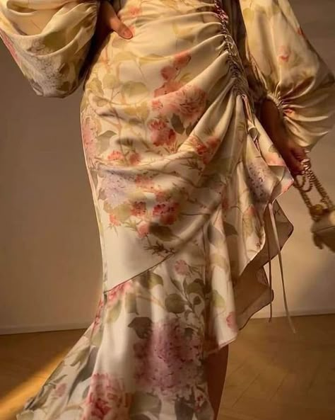 Elegant Silk Dresses, 00s Mode, Rok Outfit, Floral Dress Outfits, Glam Dresses, Lantern Sleeve, Mermaid Dresses, Fancy Dresses, Look Fashion