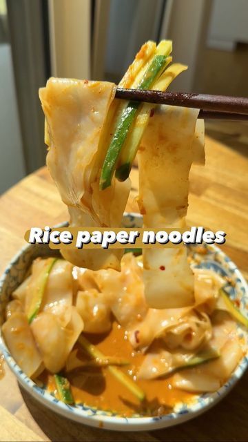 Rice Paper Noodles, Rice Paper Recipes, Asian Soup Recipes, People On Social Media, Quick Vegan Meals, Gluten Free Vegan Recipes, Raw Vegan Recipes, Easy Pasta Recipes, Peanut Sauce