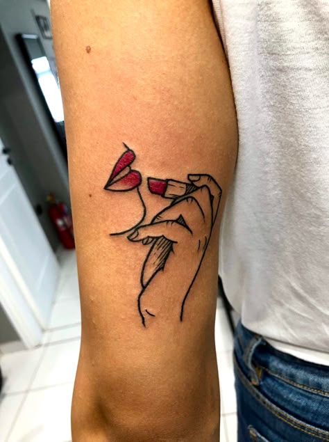 Tattoo red lipstick lips woman minimal art linear Makeup Tattoo Ideas Sleeve, Red Lipstick Tattoo, Tattoo Of Lips On Women, Make Up Tattoo Ideas, Lipstick Tattoo Ideas, Lips Tattoo Ideas, Tattoo Of Lips, Linear Tattoos For Women, Red Lip Tattoo