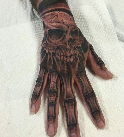 Hand Tattoo Meaning, Skull Finger Tattoos, Back Of Hand Tattoos, Bone Hand Tattoo, Tato 3d, Herren Hand Tattoos, Middle Finger Tattoos, Halloweenský Makeup, Skull Hand Tattoo