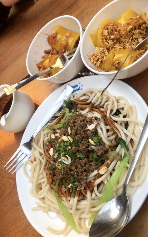 #labimmall #laphing #keemanoodle #drylaphing #tibetian #food #foodsinnepal #nepali #foodie Keema Noodles, Nepali Food, Tummy Hurts, Restaurant Ideas, Snap Chat, Fake Pictures, Food Restaurant, Instagram Food, Pretty Food