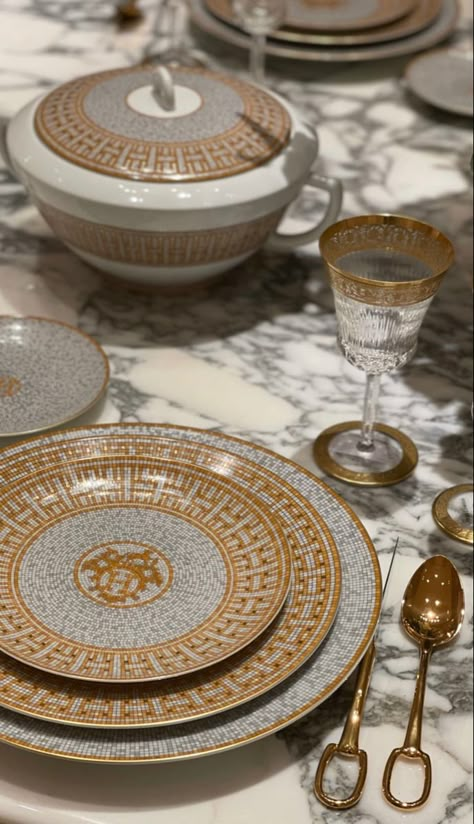 Royal Crockery Set, Luxury Household Items, Hermes Home Aesthetic, Hermes Home Decor Interior Design, Luxury Plates Set, Hermes House Decor, Hermes Table Setting, Hermes Plates Tableware, Hermes Home Decor