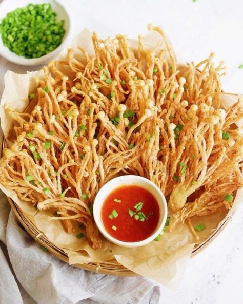 Fried Enoki Mushrooms from @stirwithme - ResepMamiku.com Deep Fried Enoki Mushrooms, Fried Enoki Mushroom Recipe, Enoki Mushroom Recipe Air Fryer, Crispy Enoki Mushrooms, Enoki Recipe, Enoki Mushroom Recipes, Fried Enoki Mushroom, Crispy Mushrooms Recipe, Enoki Mushroom Recipe