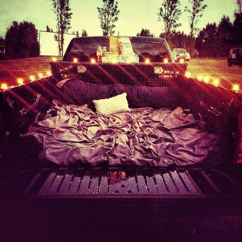 Have a candle lit date in the bed of my truck ... Country Dates, Tailgate Date, Second Date Ideas, Truck Bed Date, Romantic Bucket List, Back Of A Truck, Creative Date Night Ideas, Truck Bed Camping, Dream Dates