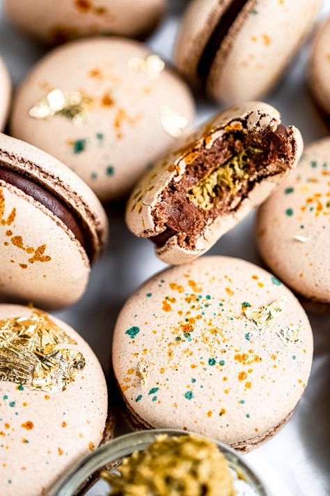 Mint Chocolate Chip Macarons, Butterfinger Macarons, Fall Flavored Macarons, Unique Macaron Flavors, Winter Macarons, Thanksgiving Macarons, Pistachio Macaron Recipe, Macaron Inspiration, Fall Macarons