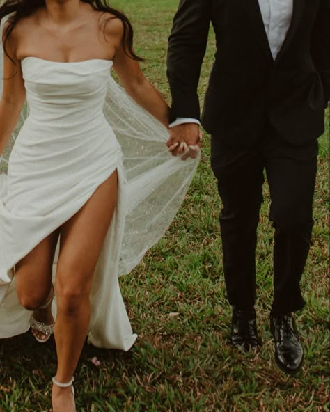 Simple Wedding Dress For Outdoor Wedding, Long Courthouse Wedding Dress, Courthouse Wedding Dress Long, Chalet Wedding, Beckham Wedding, Relationship Manifestation, Mums Wedding, Fairytale Bridal, Courthouse Wedding Dress