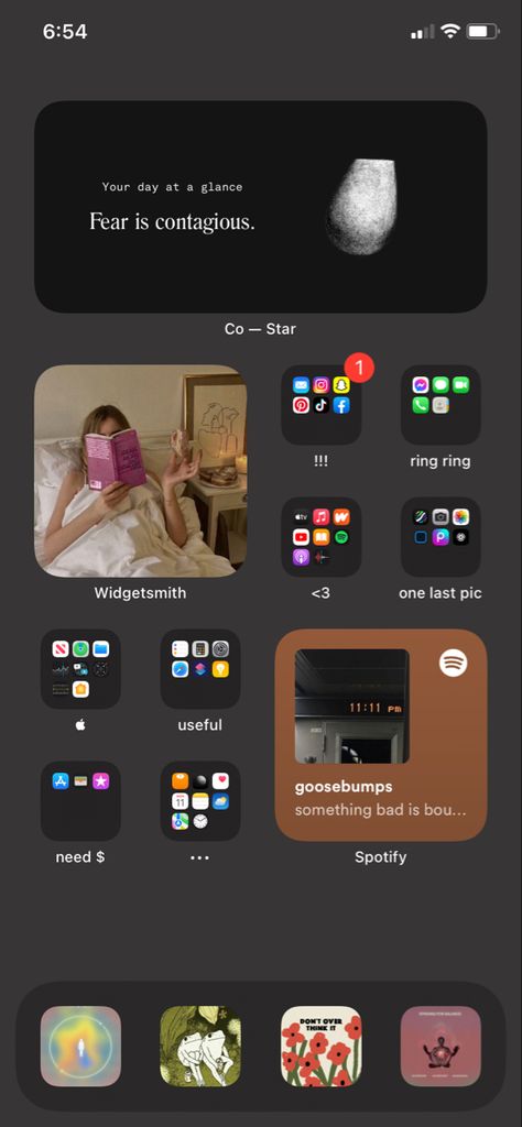 Organisation, Cool Ways To Set Up Your Homescreen, Iphone Set Ups Homescreen, Iphone Widget Homescreen, Cute Simple Iphone Layout, Ios 16 Home Screen Ideas Normal Apps, How To Set Up Your Phone Apps, Iphone Set Up Ideas Homescreen Simple, Iphone Homescreen Aesthetic Ideas