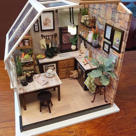 Cute Miniature House, Aesthetic Miniature House, Mini Model House, Mini House Decoration, Mini Room Diorama, Miniature House Ideas, Robotime Miniature, Room Boxes Miniature Dioramas, Model Houses Miniatures