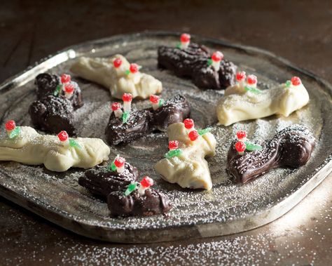 These bite-size Yule logs have a tart and citrusy dough complemented with a sweet “bark” coating of white or semisweet chocolate. Birch Yule Log Cake, Log Cookies, Birch Yule Log, Yule Log Cake Great British Baking Show, Danish Bakery, Yule Logs, Homemade Shortbread, Thanksgiving Baking, Winter Foods