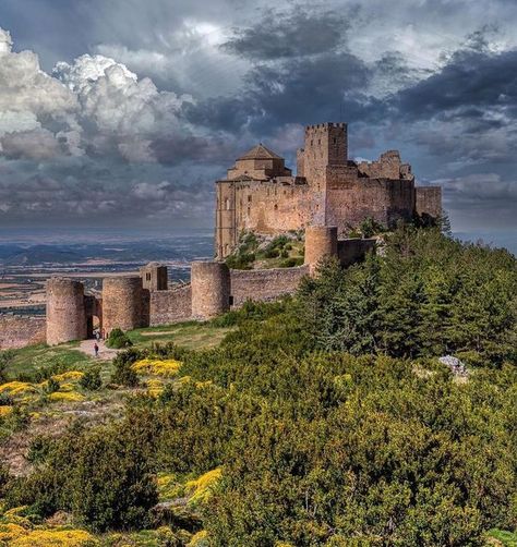 Castles and Palaces on Instagram: "One of the oldest Romanesque Spanish castles – Castillo de Loarre - was built in the 11th-12th century on the land reconquered from the Muslims. The castle abbey became an important stronghold on the border between Christians and Muslims. It is believed there was a Roman outpost there long before the castle was built. The rocky landscape was a bit of a challenge for the architects. That’s why the castle’s structures are scattered across the area at different el Spanish Castles, Spanish Castle, Castle In A Mountain, Spain Castle, Castles Built Into Mountains, Castle On Top Of Mountain, Medieval Castle Inside, Marble City, Eastern European Castles