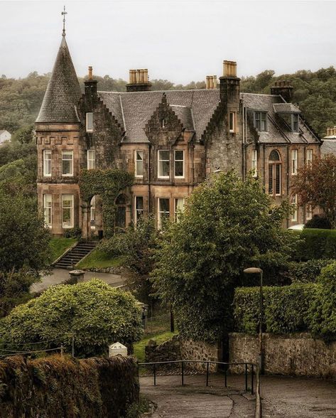 Simply Scotland (@simply.scotland) posted on Instagram: “Would you stay in this Victorian style B&B?♥️ Congratulations to @nichbrand 📍Location: Oban Go visit the artists gallery and share some…” • Sep 14, 2020 at 4:59pm UTC Stunning Houses, Maternity Hospital, Visit Scotland, Victorian Houses, Artist Gallery, Old Building, Pretty House, Victorian Homes, Cottage Garden