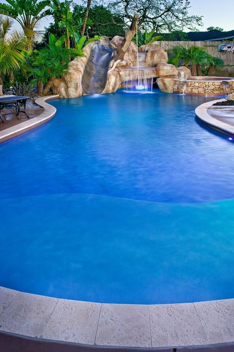 Backyard Pool Fire Pit, At Home Water Park, Piscinas Aesthetic, Pool Grotto, Beautiful Swimming Pools, Pool Design Modern, Skimmer Pool, Big Pool, Amazing Pools