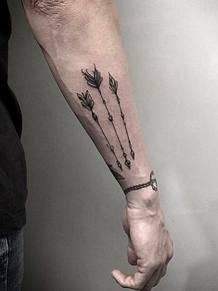 Arrow Tattoo Arm, Indian Arrow Tattoo, Arrow Head Tattoos, Mens Arrow Tattoo, Arrow Tattoo On Wrist, Archer Tattoo, Geometric Arrow Tattoo, Small Arrow Tattoos, Arrow Tattoo Design