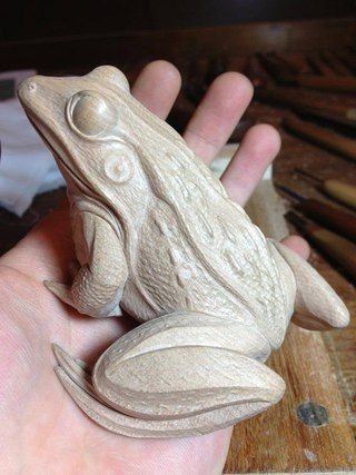 Ceramic Frogs, Pottery Animals, Sculptures Céramiques, Keramik Design, Ceramic Animals, Clay Art Projects, Pottery Sculpture, Wood Carving Art, Ceramics Ideas Pottery