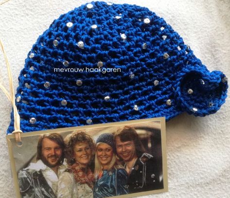 Abba mutsje gehaakt Abba Crochet, Crochet Hat Pattern Free, 2023 Crochet, Here I Go Again, Hat Patterns Free, Crochet Hats Free Pattern, Mama Mia, Crochet Hat Pattern, Pattern Free